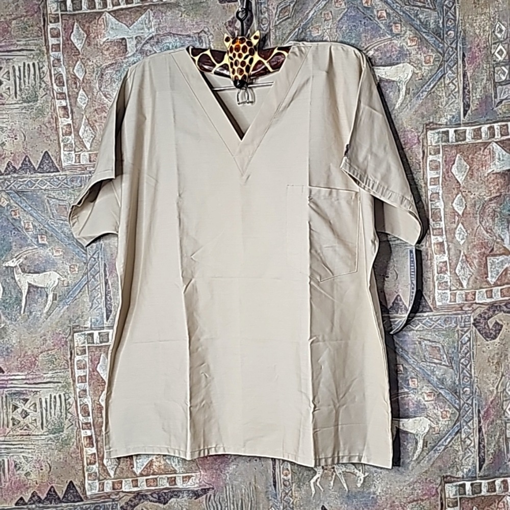 NWT Landau Scrubzone sand colored 1 pocket medical scrub V-neck unisex Large